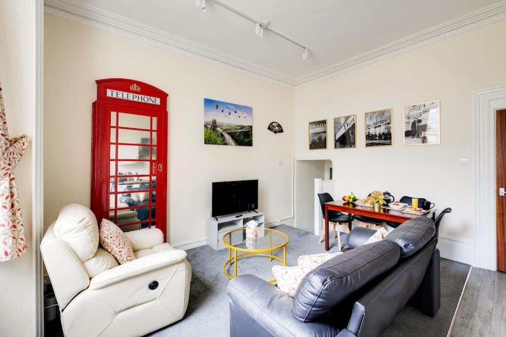 Clifton Nr Centre, Parking X 1, Garden Picnic Area Bristol