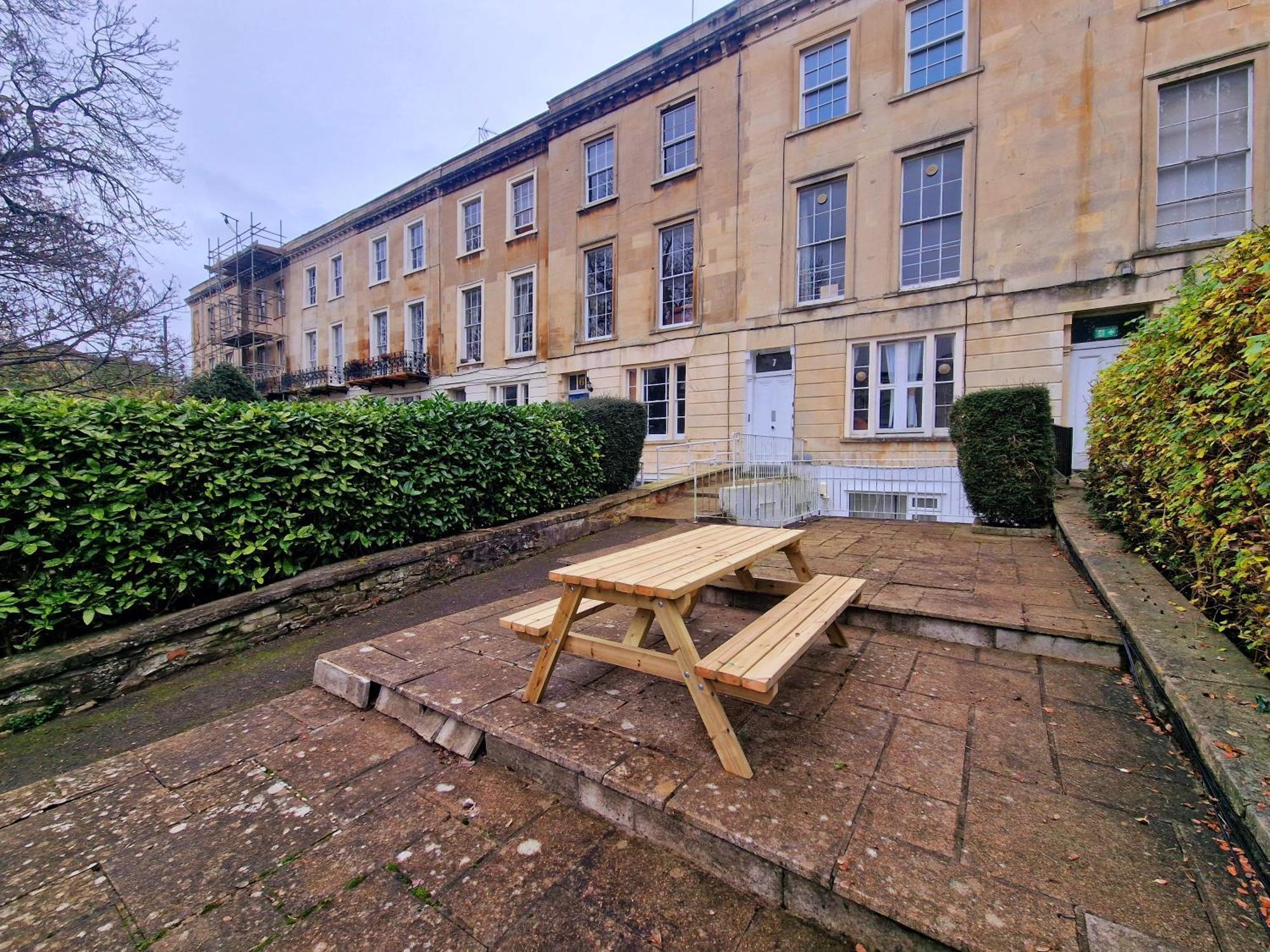 Apartment Clifton Nr Centre, Parking X 1, Garden Picnic Area *