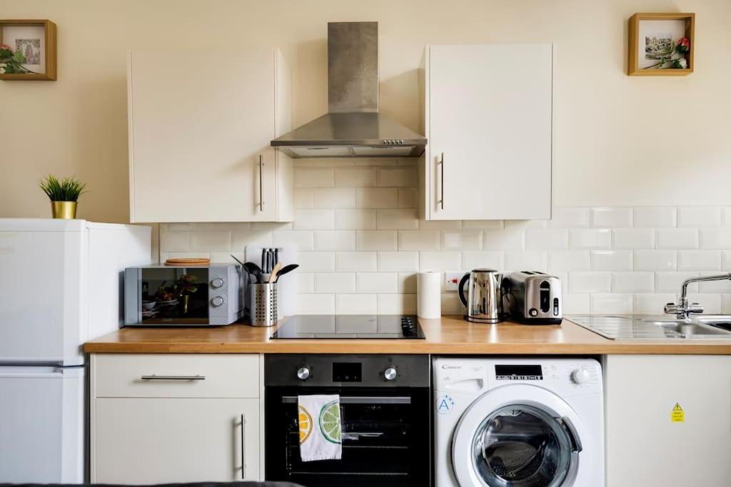 Clifton Nr Centre, Parking X 1, Garden Picnic Area Apartment