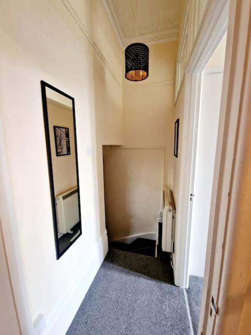 Clifton Nr Centre, Parking X 1, Garden Picnic Area Apartment *