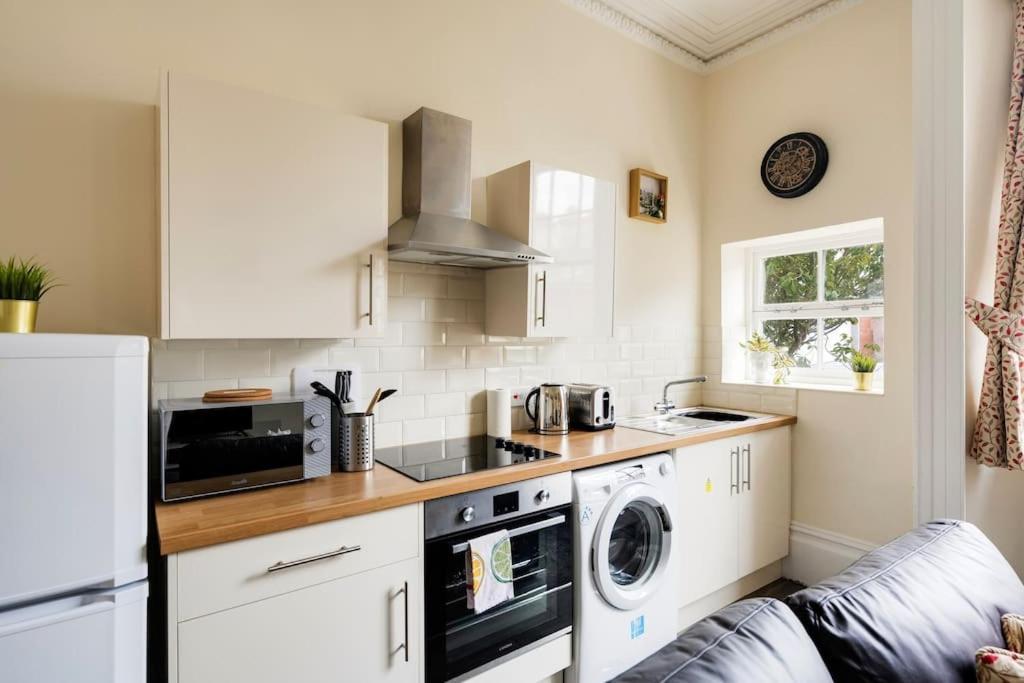 Clifton Nr Centre, Parking X 1, Garden Picnic Area *