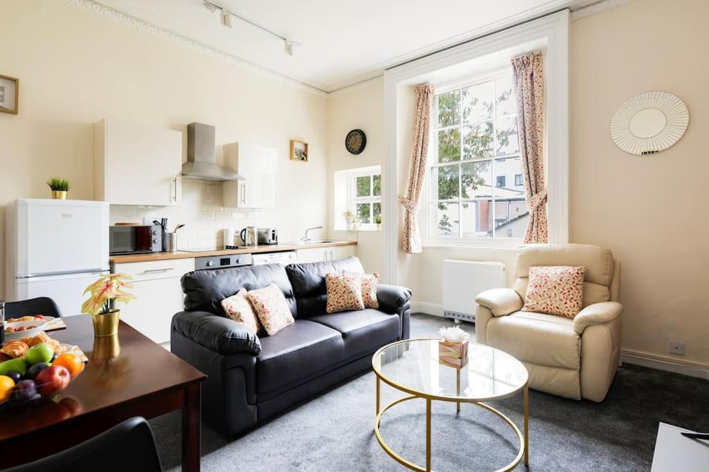 Apartment Clifton Nr Centre, Parking X 1, Garden Picnic Area *