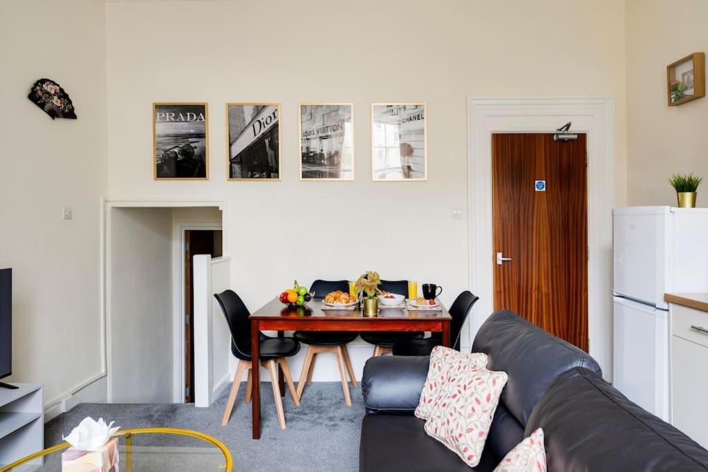 Clifton Nr Centre, Parking X 1, Garden Picnic Area