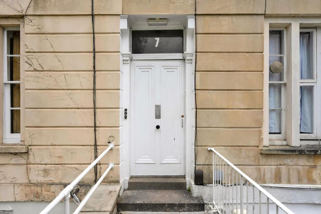 Clifton Nr Centre, Parking X 1, Garden Picnic Area *