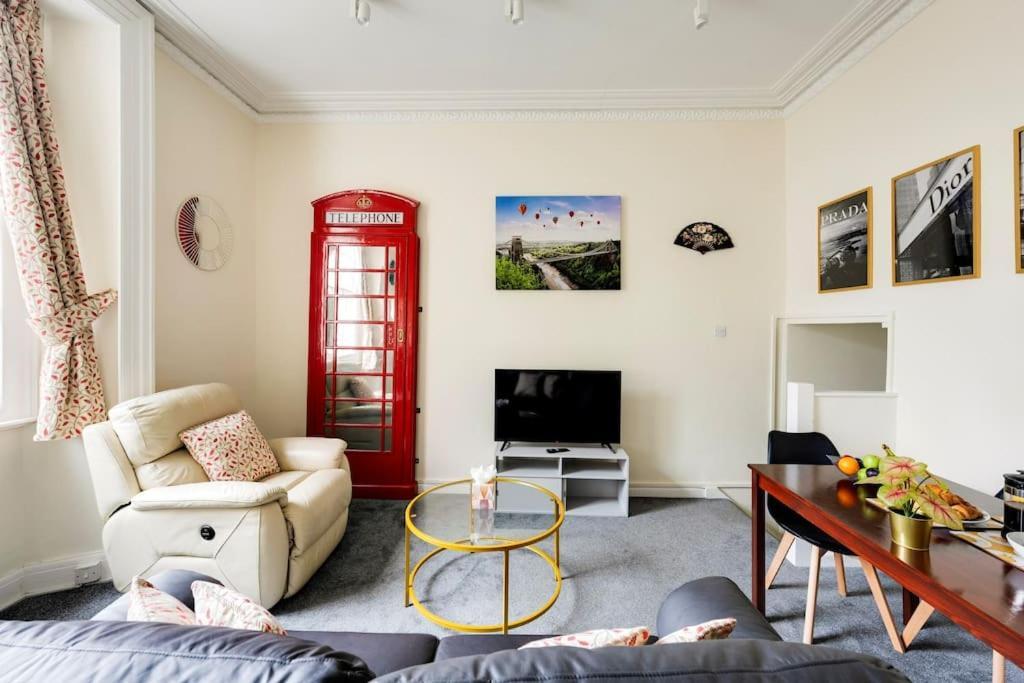 Clifton Nr Centre, Parking X 1, Garden Picnic Area Bristol