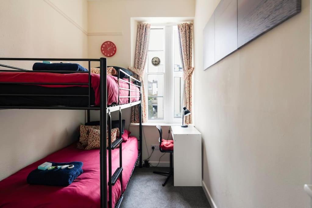 Clifton Nr Centre, Parking X 1, Garden Picnic Area *
