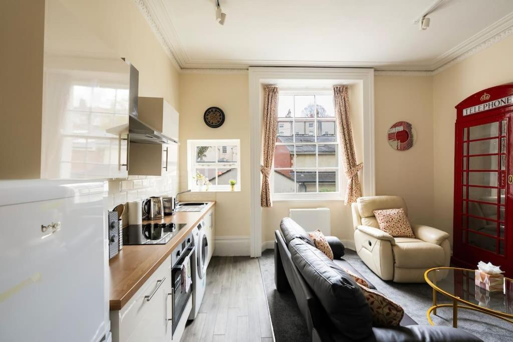 Apartment Clifton Nr Centre, Parking X 1, Garden Picnic Area