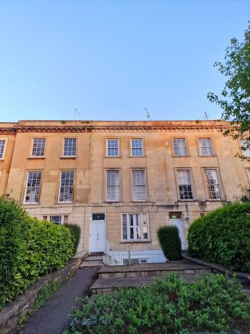 Clifton Nr Centre, Parking X 1, Garden Picnic Area *
